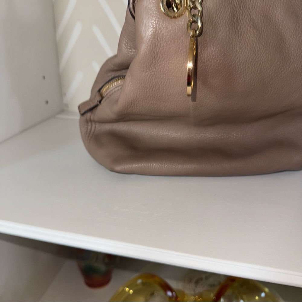 Michael Kors Tan Leather Shoulder Bag Gold Hardware - Picture 3 of 8